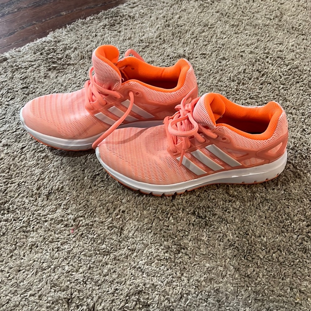 Women’s size 7 adidas energy cloud v shoes.